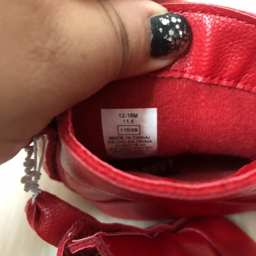 NWOT Old Navy Baby Red Booties Sz 12-18 Months